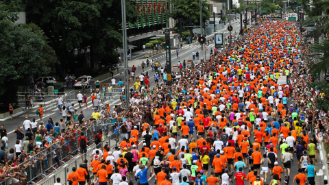 Los atletas durante la carrera de San Silvestre, en San Pablo, Brasil, en 2019.