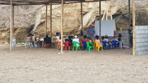 La escuela improvisada de la cooperativa Ciudad de Dios, en Monte Sinaí, Guayaquil, en agosto de 2020.