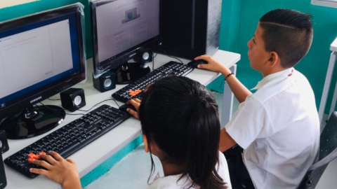 Imagen referencial. Niños en una escuela en Manabí, el 10 de marzo de 2020. 