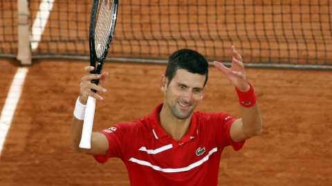 Djokovic festeja el pase a cuartos de final de Roland Garros, el lunes 5 de octubre de 2020.