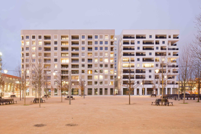 Lyon La confluence Ilot A3 consiste en dos edificios de viviendas sociales y uno par adquisición privada.