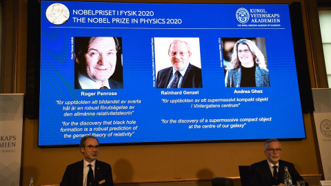 Roger Penrose, Reinhard Genzel y Andrea Ghez, premiados con el Nobel de Física 2020, el 6 de octubre. 