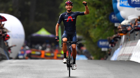 Filippo Ganna celebra su triunfo en la Etapa 5 del Giro de Italia, el miércoles 7 de octubre de 2020.