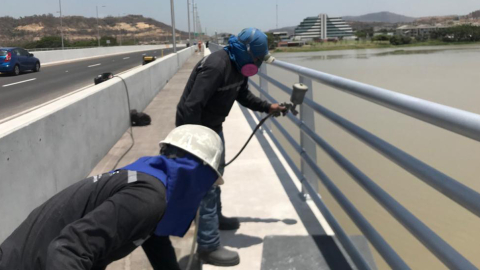 El puente que une al cantón Daule con Guayaquil tiene 540 metros de longitud. El contrato se firmó en septiembre de 2018. Foto tomada el 7 de octubre de 2020.  