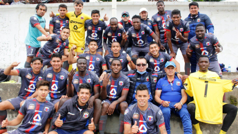 Los futbolistas de Deportivo Quito festejan después del triunfo ante Cumbayá FC, el 30 de septiembre de 2020.