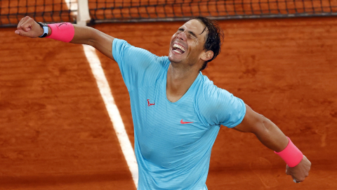 Rafael Nadal festeja su decimotercer título en Roland Garros, el domingo 11 de octubre de 2020.