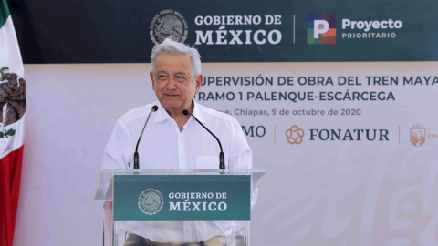 El presidente de México, Andrés Manuel López Obrador, mientras habla durante la supervisión de obra del Tren Maya este 10 de octubre de 2020.