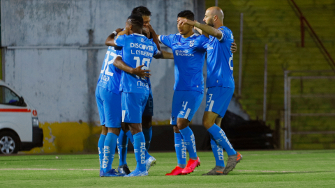 Los futbolistas de la Católica festejan el primer gol ante Macará en un partido de la LigaPro, el jueves 15 de octubre de 2020.