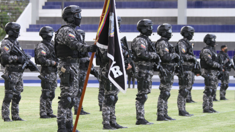 Personal de la Policía Nacional en un evento en la Escuela Superior de Quito, el 30 de septiembre de 2020.