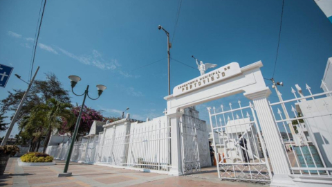 Vista exterior del cementerio de Portoviejo, Manabí el Día de los Difuntos de 2020.