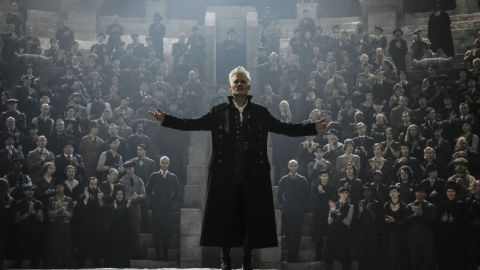 Johnny Depp como el villano Grindelwald en una escena de "Fantastic Beast: the Crimes of Grindelwald", de 2018.