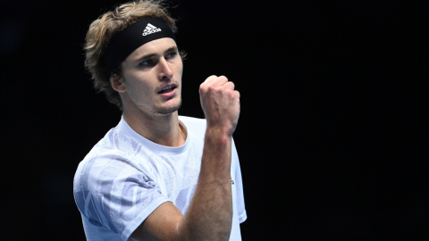 Alexander Zverev celebra un punto en el partido ante Diego Schwartzman, por las finales ATP, el 18 de noviembre de 2020.