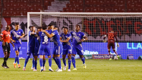 Los jugadores de Emelec celebran el gol de Sebastián Rodríguez en Casa Blanca, el miércoles 18 de noviembre de 2020.