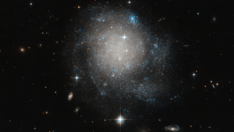 Imagen captada por el telescopio espacial Hubble de NASA / ESA de la galaxia UGC 12588.