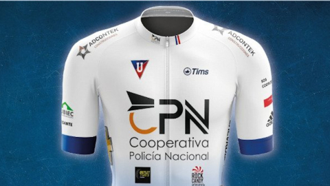 Camiseta del equipo de la Cooperativa Policía Nacional y Liga de Quito para la Vuelta al Ecuador 2020.