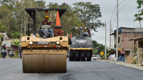 Imagen referencial. Obras viales en Manta, en noviembre de 2019. 