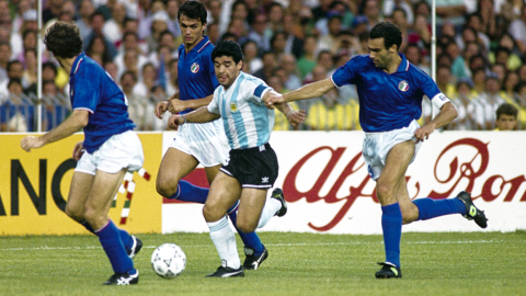 Diego Maradona, en la semifinal del Mundial 1990, ante Italia. 