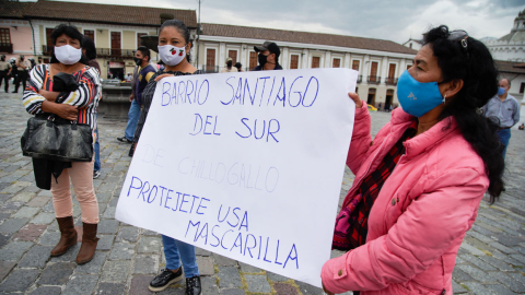 Plantón por parte de dirigentes y miembros de algunos barrios de Quito, el 23 de noviembre de 2020. 