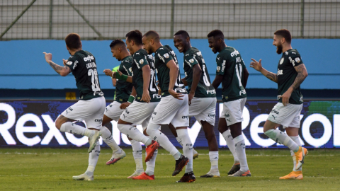 Los jugadores de Palmeiras celebran uno de los goles ante Delfín, el miércoles 25 de noviembre, por los octavos de final de la Copa Libertadores. 