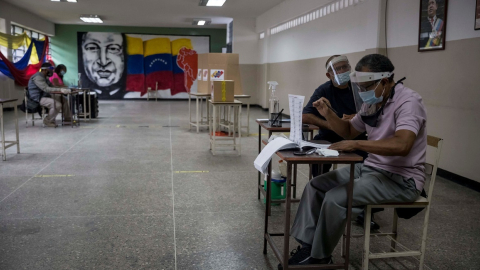 Un puesto de votación asignado durante la jornada de elecciones a diputados de la Asamblea Nacional en Caracas, el 6 de diciembre de 2020. 