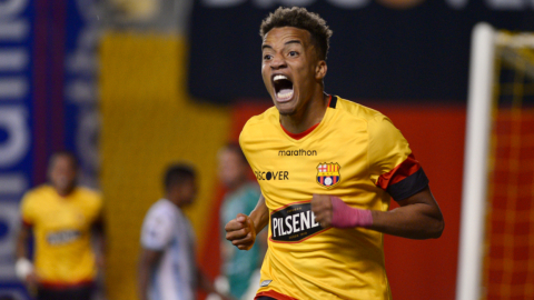 El jugador de Barcelona, Byron Castillo, celebra su gol frente al Guayaquil City en el estadio Monumental, por la Fecha 12 de la LigaPro, el miércoles 9 de diciembre de 2020.