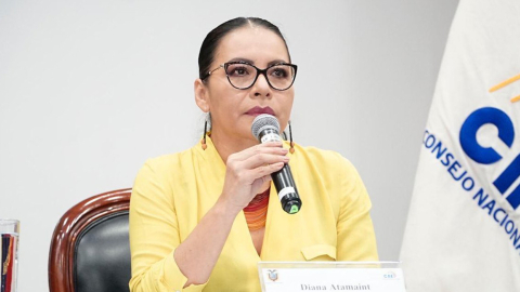 La presidenta del CNE, Diana Atamaint, en rueda de prensa el 2 de octubre de 2020. Foto referencial.