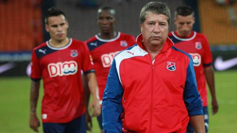 Hernán Darío Gómez dirigiendo al DIM en su primer período como DT del equipo colombiano.