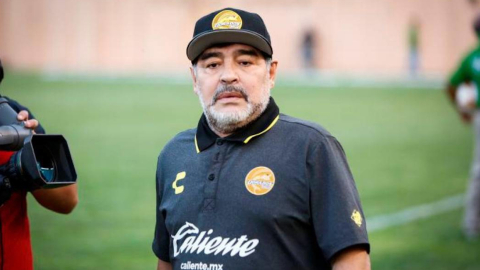 Diego Maradona dirigiendo un entrenamiento de Dorados de Sinaloa.