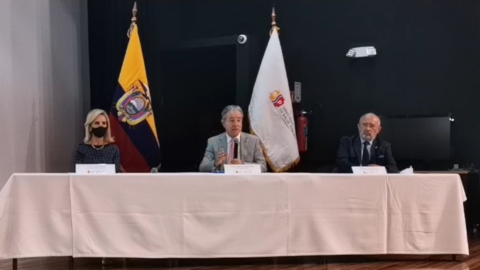 El ministro de Salud, Juan Carlos Zevallos, durante el anuncio del plan de vacunación para Ecuador, el 16 de diciembre de 2020.