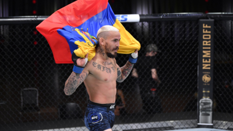 'Chito' Vera lució la bandera de Ecuador en el combate ante José Aldo, el sábado 19 de diciembre de 2020.