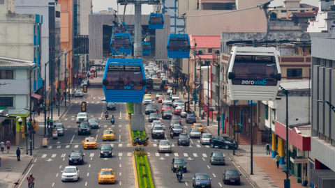 Aerovía de Guayaquil sobre la avenida Quito.