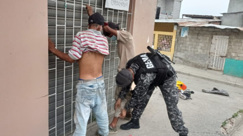 Operativo antidelincuencial de la Policía Nacional en Guayaquil, el 22 de diciembre de 2020.