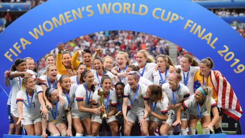 L selección de Estados Unidos celebra el campeonato Mundial 2019.