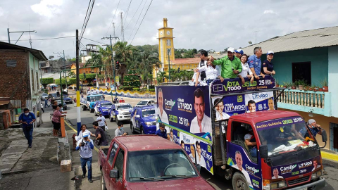 La coalición entre Alianza PAIS y Construye (antes Ruptura), en campaña el 3 de enero de 2021 en Los Ríos.