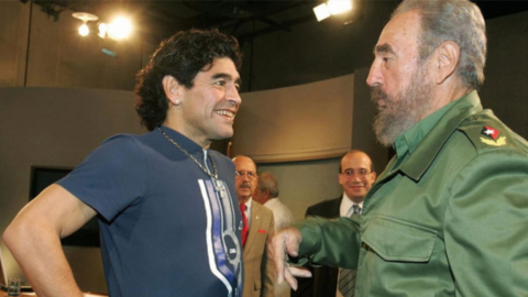 Diego Maradona junto a Fidel Castro durante uno de sus tantos encuentros. 