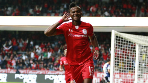 Michael Estrada celebra un gol anotado con Toluca, el martes 18 de febrero de 2020 en el estadio Nemesio Diez.