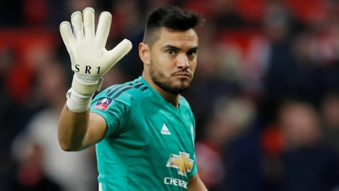 El arquero argentino Sergio Romero en un encuentro con el Manchester United.