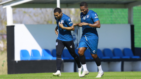 Jefferson Montero y Antonio Valencia, durante un entrenamiento con el Querétaro, el 17 de diciembre de 2020.