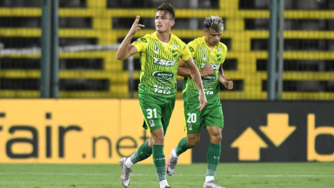 El jugador Braian Romero de Defensa y Justicia celebra uno de sus tres goles convertidos en la semifinal de la Copa Sudamericana 2021 frente a Coquimbo Unido.