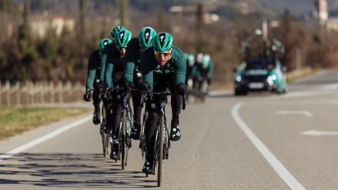 Ciclistas del equipo Bora Hansgrohe durante un entrenamiento de pretemporada, el 15 de enero de 2021.