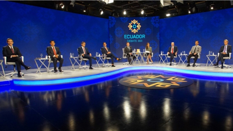 Primer grupo de candidatos presidenciables en el debate organizado por el CNE, el 16 de enero de 2021. 