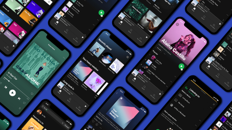 Vista general de teléfonos inteligentes con la aplicación de música Spotify. 