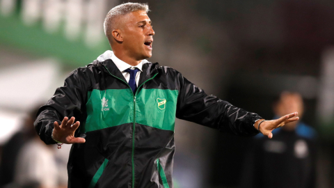 Hernán Crespo dirigiendo un partido de Defensa y Justicia ante Coquimbo Unido, el 15 de enero de 2021, en el estadio Norberto Tomaghello en Florencio Varela (Argentina).