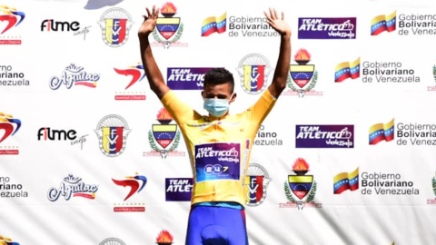 Roniel Campos, con el maillot amarillo de líder de la Vuelta al Táchira, el sábado 23 de enero de 2021.