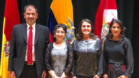 María Augusta Hermida (3i), junto a Juan Espinoza, Catalina León y Monserrath Jerves, tras su posesión en la Universidad de Cuenca el 1 de febrero de 2021.