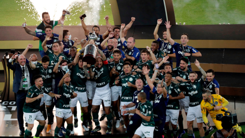 Los jugadores de Palmeiras celebran el título de la Copa Libertadores 2020 contra Santos, en el estadio Maracaná de Río de Janeiro.