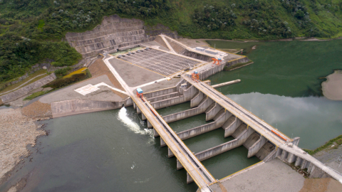 Una vista panorámica de las obras de captación de Coca Codo Sinclair, en febrero de 2021.