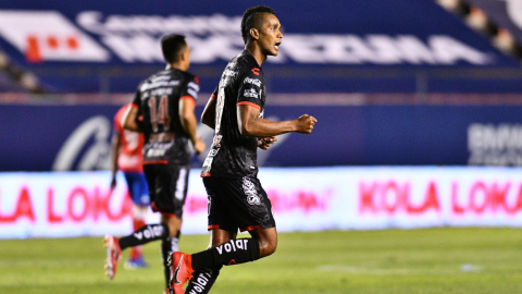 Fidel Martínez celebrar el 1-1 anotado frente al San Luis, por la quinta jornada del Clausura del fútbol mexicano, el jueves 4 de febrero de 2021.