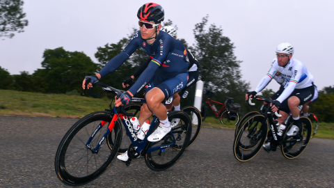 Michal Kwiatkowski corriendo la Estrella de Bessèges con el Ineos Grenadiers, en febrero de 2021.