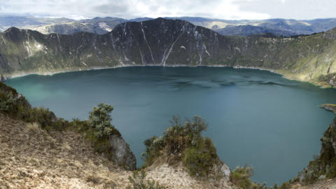 Vista de la laguna del Quilotoa en Cotopaxi, el 27 de mayo de 2012.